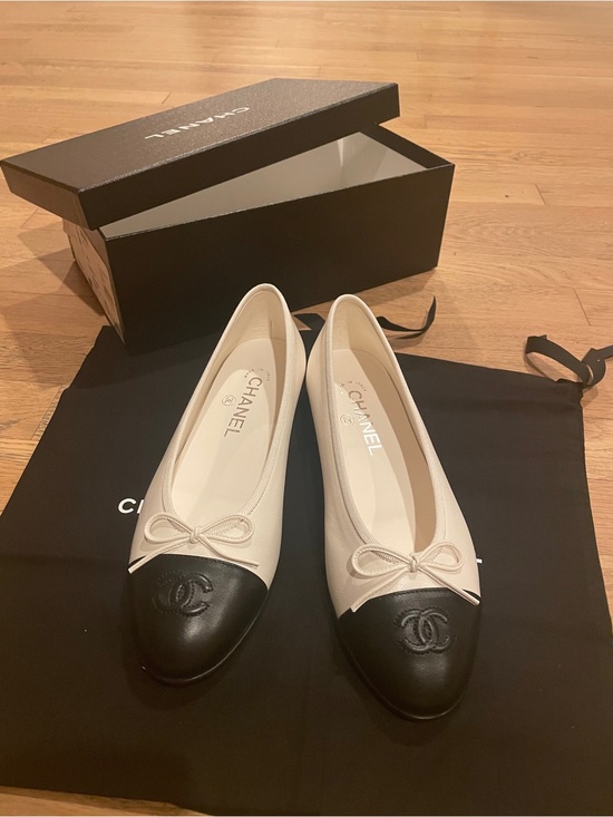CHANEL Shoes - CHANEL Two-Tone Leather Cap-Toe Ballet Flats in Cream and Black